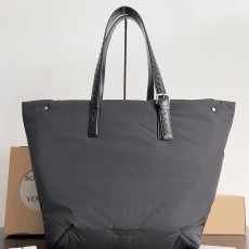 보테가 베네타 크로스로드 버클 토트